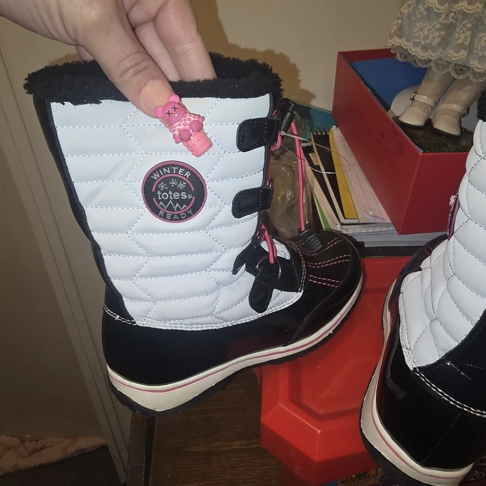 Girls Totes Snow Boots Size 1